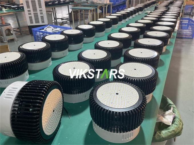 100W 150W 200W 250W Aluminium-Finnen-LED-Hochbuchten für gewerbliche Beleuchtung mit Reflektor 9